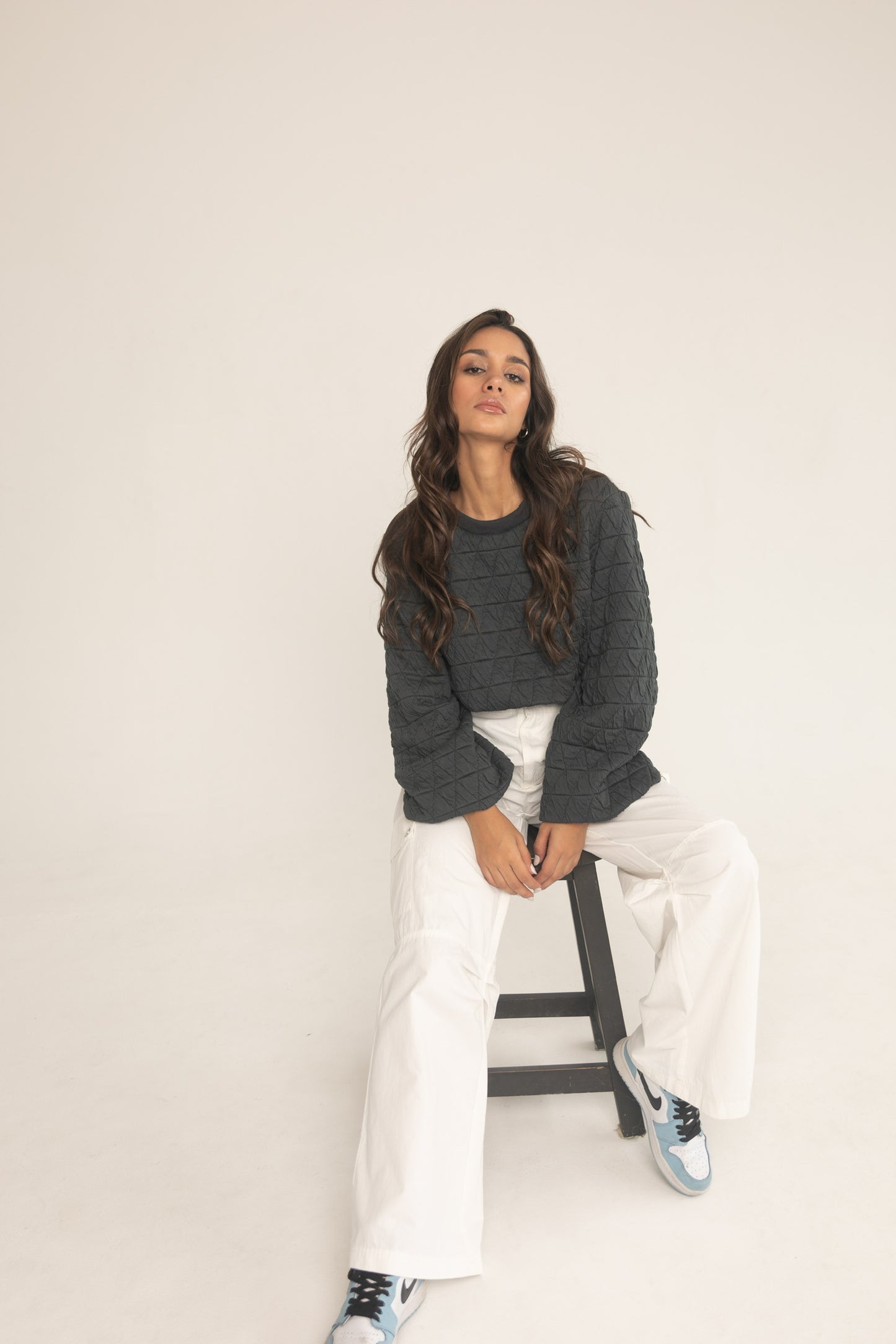 GREY CROPED SWEATSHIRT