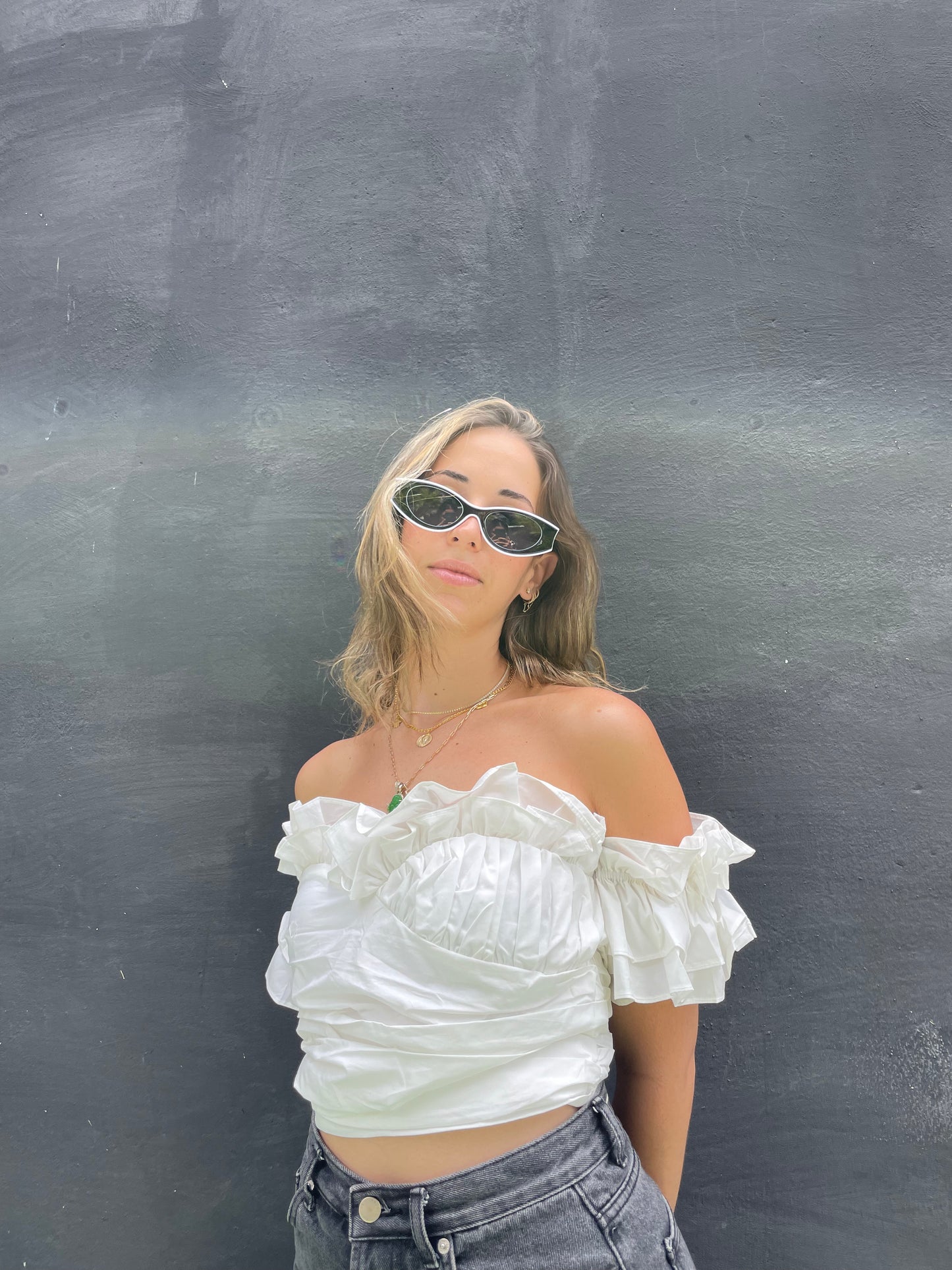 OFF THE SHOULDER WHITE CROP TOP